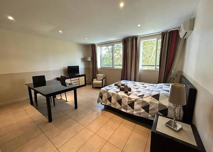 Carnot Apartment *