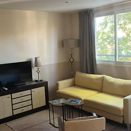 Carnot Apartment *