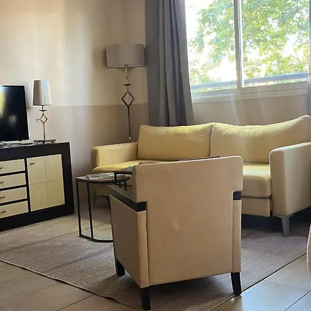 Carnot Apartment *